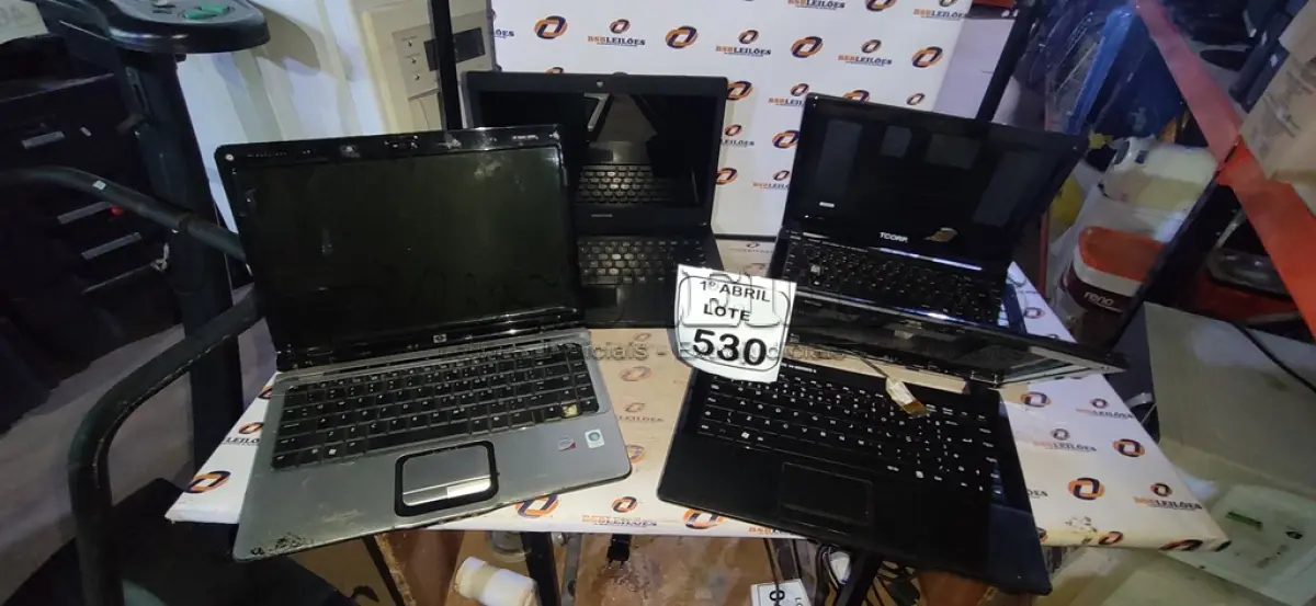 LOTE 530 - 04 NOTEBOOKS DE MARCAS E MODELOS DIVERSOS. (NO ESTADO) ATENÇÃO! FAZER A VISITAÇÃO ANTES DE ARREMATAR, NÃO SABEMOS SE FUNCIONA, LEILÃO NÃO TEM GARANTIA E NEM DEVOLUÇÃO, SUJEITO A POSSÍVEIS AVARIAS VISÍVEIS/OCULTAS E/OU AUSÊNCIA DE COMPONENTES.
