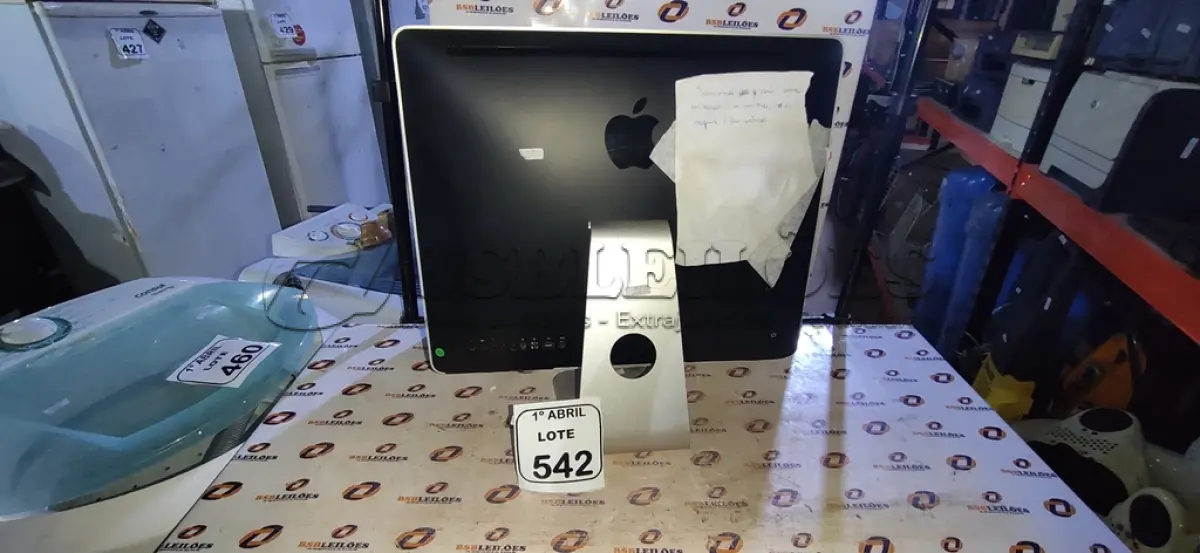 LOTE 542 - 01 IMAC APPLE. (NO ESTADO) ATENÇÃO! FAZER A VISITAÇÃO ANTES DE ARREMATAR, NÃO SABEMOS SE FUNCIONA, LEILÃO NÃO TEM GARANTIA E NEM DEVOLUÇÃO, SUJEITO A POSSÍVEIS AVARIAS VISÍVEIS/OCULTAS E/OU AUSÊNCIA DE COMPONENTES.