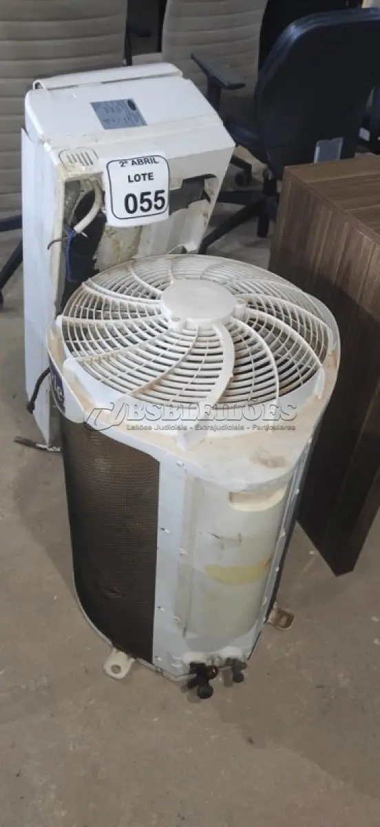 LOTE 055 - 01 AR CONDICIONADO CARRIER 18.000 BTU/H. (NO ESTADO) ATENÇÃO! FAZER A VISITAÇÃO ANTES DE ARREMATAR, NÃO SABEMOS SE FUNCIONA, LEILÃO NÃO TEM GARANTIA E NEM DEVOLUÇÃO, SUJEITO A POSSÍVEIS AVARIAS VISÍVEIS/OCULTAS E/OU AUSÊNCIA DE COMPONENTES.