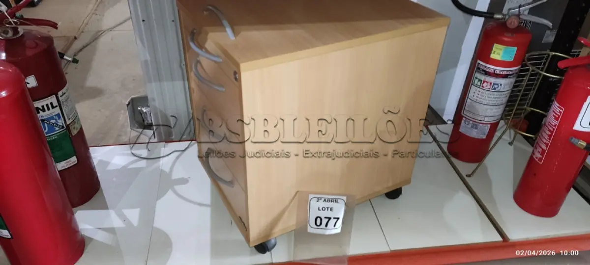 LOTE 077 - 01 GAVETEIRO EM MADEIRA NA COR BEGE CLARO COM 3 GAVETAS. (NO ESTADO) ATENÇÃO! FAZER A VISITAÇÃO ANTES DE ARREMATAR, NÃO SABEMOS SE FUNCIONA, LEILÃO NÃO TEM GARANTIA E NEM DEVOLUÇÃO, SUJEITO A POSSÍVEIS AVARIAS VISÍVEIS/OCULTAS E/OU AUSÊNCIA DE COMPONENTES.