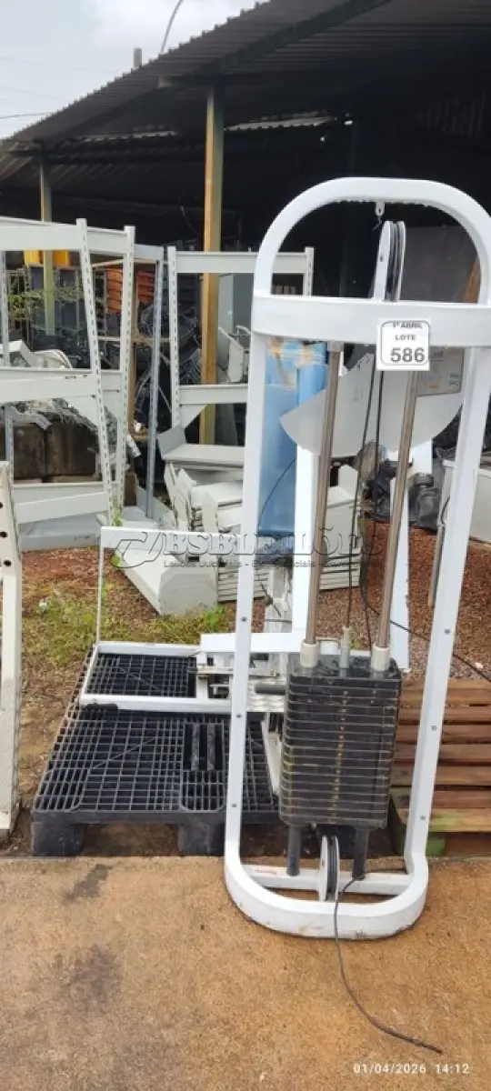 LOTE 586 - 01 MÁQUINA PARA TREINAMENTO DE PEITORAL. (NO ESTADO) ATENÇÃO! FAZER A VISITAÇÃO ANTES DE ARREMATAR, NÃO SABEMOS SE FUNCIONA, LEILÃO NÃO TEM GARANTIA E NEM DEVOLUÇÃO, SUJEITO A POSSÍVEIS AVARIAS VISÍVEIS/OCULTAS E/OU AUSÊNCIA DE COMPONENTES.