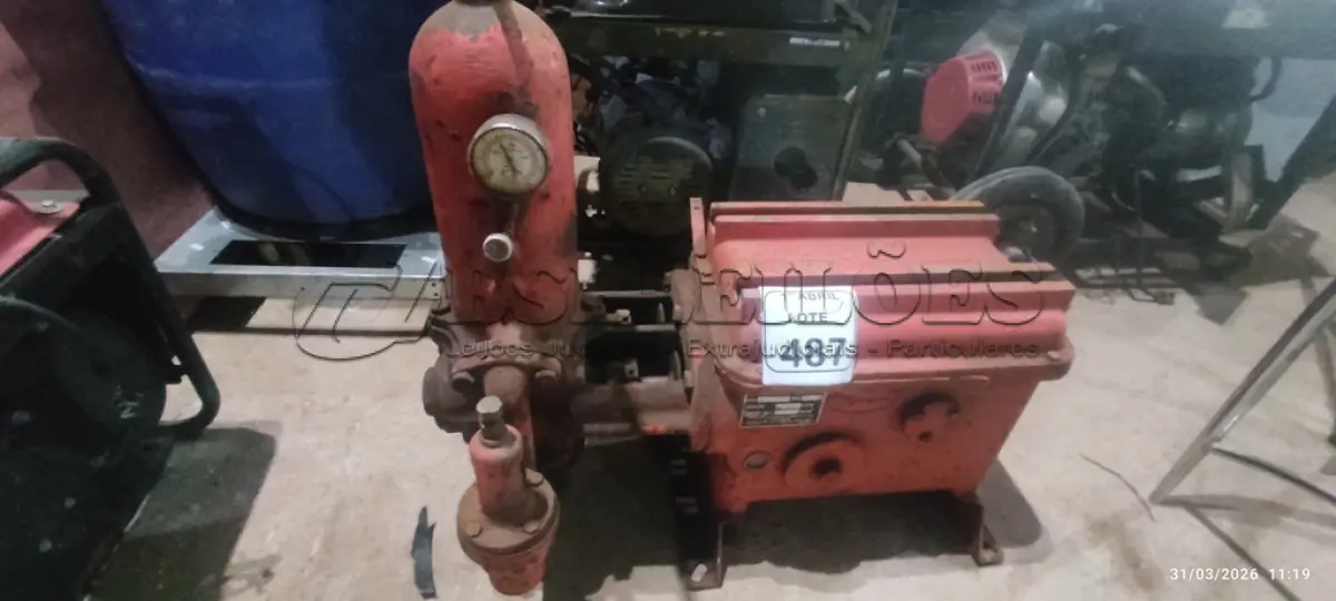 LOTE 487 - BOMBA HIDRÁULICA MODELO ML2 ROTAÇÃO 160 RPM PRESSÃO MAX 25KG/CM. (NO ESTADO) ATENÇÃO! FAZER A VISITAÇÃO ANTES DE ARREMATAR, NÃO SABEMOS SE FUNCIONA, LEILÃO NÃO TEM GARANTIA E NEM DEVOLUÇÃO, SUJEITO A POSSÍVEIS AVARIAS VISÍVEIS/OCULTAS E/OU AUSÊNCIA DE COMPONENTES.