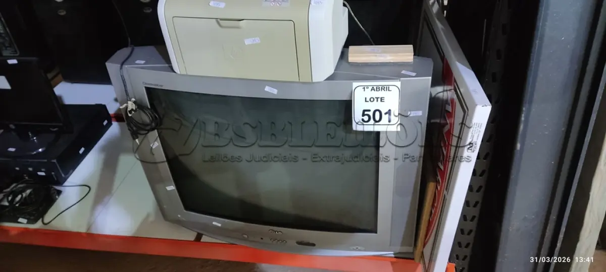 LOTE 501 - 01 TV DE TUBO 29’’ MARCA LG, 01 IMPRESSORA MODELO LASER JET 1020 MARCA HP 01MESA DE FERRO DOBRÁVEL E 01 QUADRO NEGRO DE 0,30X0,40CM COM APAGADOR. (NO ESTADO) ATENÇÃO! FAZER A VISITAÇÃO ANTES DE ARREMATAR, NÃO SABEMOS SE FUNCIONA, LEILÃO NÃO TEM GARANTIA E NEM DEVOLUÇÃO, SUJEITO A POSSÍVEIS AVARIAS VISÍVEIS/OCULTAS E/OU AUSÊNCIA DE COMPONENTES.