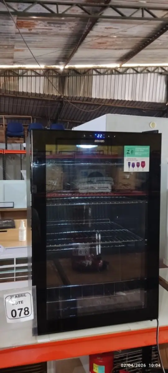 LOTE 078 - 01 ADEGA PARA VINHOS MARCA ARTDESCAVES 220VOLTS. (NO ESTADO) ATENÇÃO! FAZER A VISITAÇÃO ANTES DE ARREMATAR, NÃO SABEMOS SE FUNCIONA, LEILÃO NÃO TEM GARANTIA E NEM DEVOLUÇÃO, SUJEITO A POSSÍVEIS AVARIAS VISÍVEIS/OCULTAS E/OU AUSÊNCIA DE COMPONENTES.