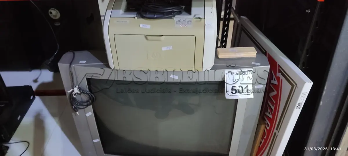 LOTE 501 - 01 TV DE TUBO 29’’ MARCA LG, 01 IMPRESSORA MODELO LASER JET 1020 MARCA HP 01MESA DE FERRO DOBRÁVEL E 01 QUADRO NEGRO DE 0,30X0,40CM COM APAGADOR. (NO ESTADO) ATENÇÃO! FAZER A VISITAÇÃO ANTES DE ARREMATAR, NÃO SABEMOS SE FUNCIONA, LEILÃO NÃO TEM GARANTIA E NEM DEVOLUÇÃO, SUJEITO A POSSÍVEIS AVARIAS VISÍVEIS/OCULTAS E/OU AUSÊNCIA DE COMPONENTES.