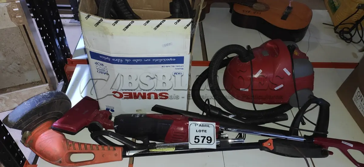 LOTE 579 - 01 ROÇADEIRA ELÉTRICA 03 ASPIRADORES DIVERSOS. (NO ESTADO) ATENÇÃO! FAZER A VISITAÇÃO ANTES DE ARREMATAR, NÃO SABEMOS SE FUNCIONA, LEILÃO NÃO TEM GARANTIA E NEM DEVOLUÇÃO, SUJEITO A POSSÍVEIS AVARIAS VISÍVEIS/OCULTAS E/OU AUSÊNCIA DE COMPONENTES.