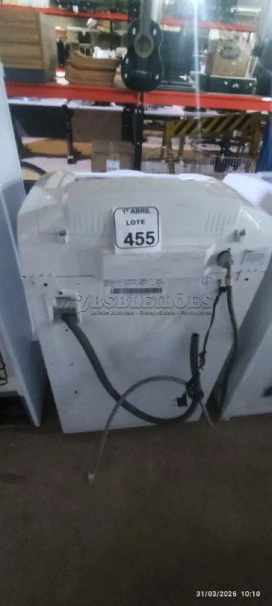 LOTE 455 - 01 MÁQUINA DE LAVAR220V DE 10 KG MARCA GE. (NO ESTADO) ATENÇÃO! FAZER A VISITAÇÃO ANTES DE ARREMATAR, NÃO SABEMOS SE FUNCIONA, LEILÃO NÃO TEM GARANTIA E NEM DEVOLUÇÃO, SUJEITO A POSSÍVEIS AVARIAS VISÍVEIS/OCULTAS E/OU AUSÊNCIA DE COMPONENTES.