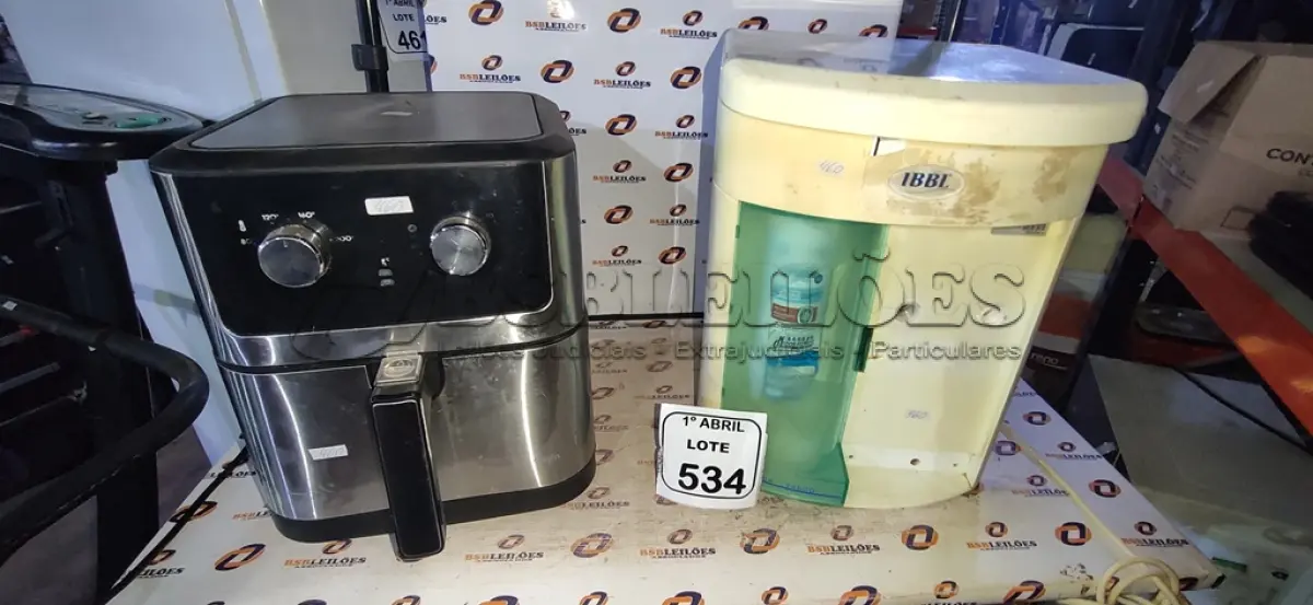 LOTE 534 - 01 PURIFICADOR DE ÁGUA MARCA IBBL 01 AIRFRYER MARCA ELGIN (NO ESTADO) ATENÇÃO! FAZER A VISITAÇÃO ANTES DE ARREMATAR, NÃO SABEMOS SE FUNCIONA, LEILÃO NÃO TEM GARANTIA E NEM DEVOLUÇÃO, SUJEITO A POSSÍVEIS AVARIAS VISÍVEIS/OCULTAS E/OU AUSÊNCIA DE COMPONENTES.