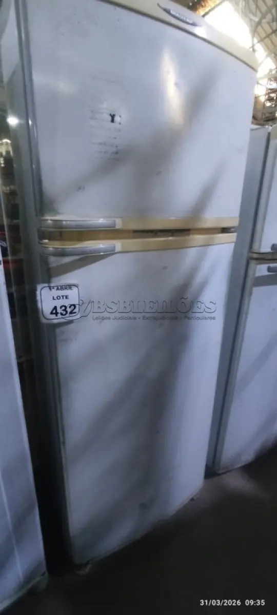 LOTE 432 - 01 GELADEIRA 220V MARCA BRASTEMP. (NO ESTADO) ATENÇÃO! FAZER A VISITAÇÃO ANTES DE ARREMATAR, NÃO SABEMOS SE FUNCIONA, LEILÃO NÃO TEM GARANTIA E NEM DEVOLUÇÃO, SUJEITO A POSSÍVEIS AVARIAS VISÍVEIS/OCULTAS E/OU AUSÊNCIA DE COMPONENTES.