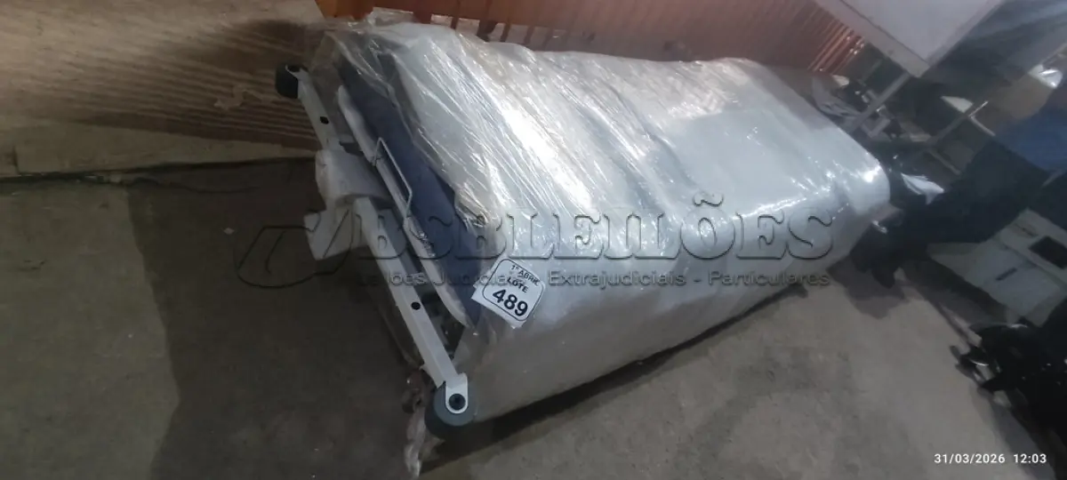 LOTE 489 - 01 CAMA HOSPITALAR (NOVA). (NO ESTADO) ATENÇÃO! FAZER A VISITAÇÃO ANTES DE ARREMATAR, NÃO SABEMOS SE FUNCIONA, LEILÃO NÃO TEM GARANTIA E NEM DEVOLUÇÃO, SUJEITO A POSSÍVEIS AVARIAS VISÍVEIS/OCULTAS E/OU AUSÊNCIA DE COMPONENTES.