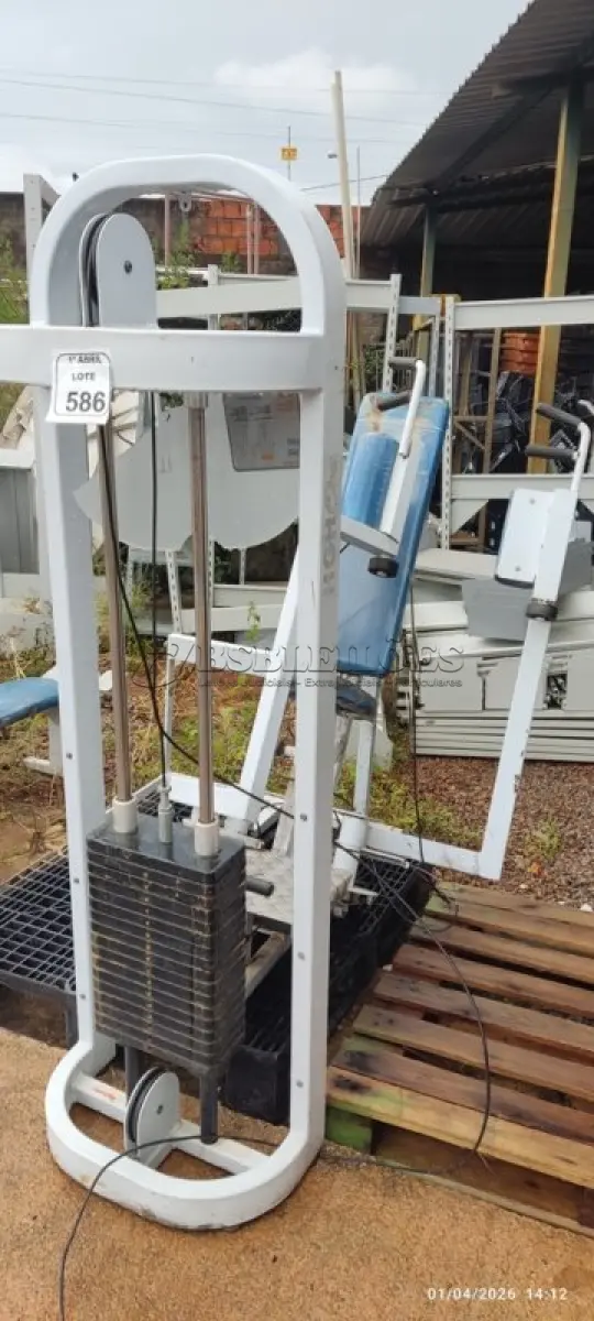 LOTE 586 - 01 MÁQUINA PARA TREINAMENTO DE PEITORAL. (NO ESTADO) ATENÇÃO! FAZER A VISITAÇÃO ANTES DE ARREMATAR, NÃO SABEMOS SE FUNCIONA, LEILÃO NÃO TEM GARANTIA E NEM DEVOLUÇÃO, SUJEITO A POSSÍVEIS AVARIAS VISÍVEIS/OCULTAS E/OU AUSÊNCIA DE COMPONENTES.