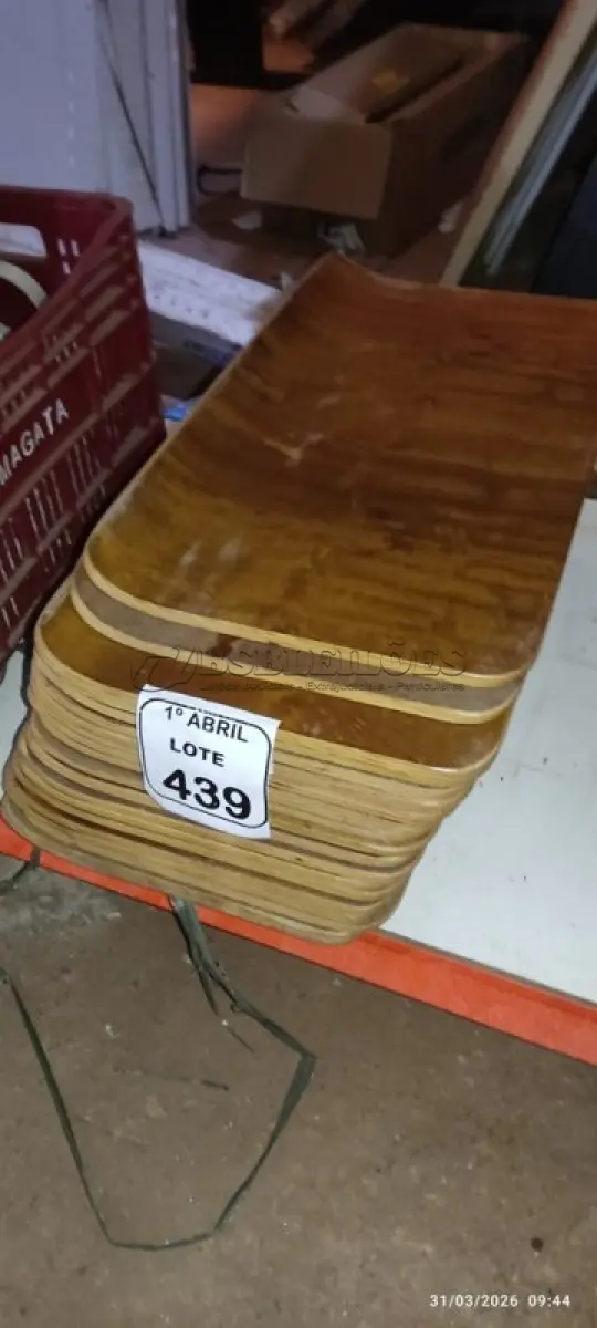 LOTE 439 - 20 PLACAS DE MADEIRA. (NO ESTADO) ATENÇÃO! FAZER A VISITAÇÃO ANTES DE ARREMATAR, NÃO SABEMOS SE FUNCIONA, LEILÃO NÃO TEM GARANTIA E NEM DEVOLUÇÃO, SUJEITO A POSSÍVEIS AVARIAS VISÍVEIS/OCULTAS E/OU AUSÊNCIA DE COMPONENTES.