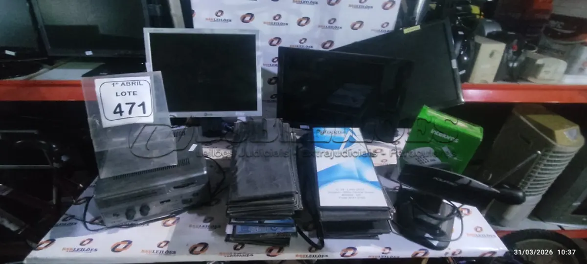 LOTE 471 - 29 CARDÁPIOS DOBRÁVEIS, 01 TELEFONE COM FIO MARCA INTELBRAS 01 RECEIVER MODELO FR 900 MARCA FRAHM 03 MONITORES DE LCD DE MARCAS E MODELOS DIVERSOS. (NO ESTADO) ATENÇÃO! FAZER A VISITAÇÃO ANTES DE ARREMATAR, NÃO SABEMOS SE FUNCIONA, LEILÃO NÃO TEM GARANTIA E NEM DEVOLUÇÃO, SUJEITO A POSSÍVEIS AVARIAS VISÍVEIS/OCULTAS E/OU AUSÊNCIA DE COMPONENTES.
