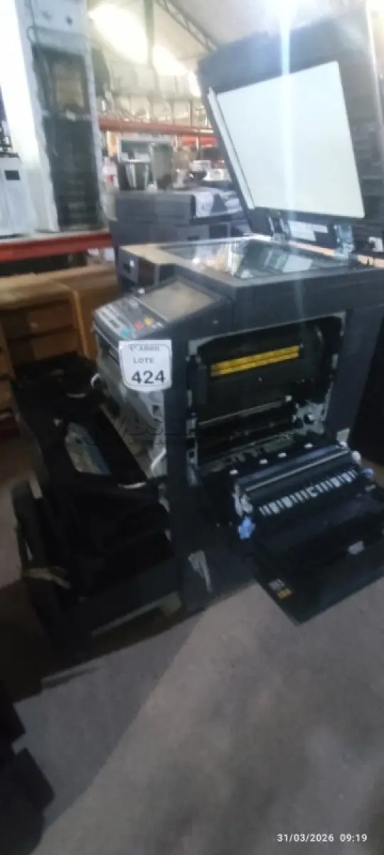 LOTE 424 - 01 COPIADORA TASKALFA 2551CI 110V MARCA KYOCERA. (NO ESTADO) ATENÇÃO! FAZER A VISITAÇÃO ANTES DE ARREMATAR, NÃO SABEMOS SE FUNCIONA, LEILÃO NÃO TEM GARANTIA E NEM DEVOLUÇÃO, SUJEITO A POSSÍVEIS AVARIAS VISÍVEIS/OCULTAS E/OU AUSÊNCIA DE COMPONENTES.