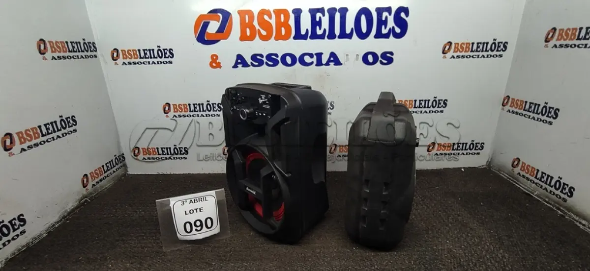 LOTE 090 - 02 CAIXAS DE SOM PORTÁTEIS MARCAS SUMAY E AMVOX. (NO ESTADO) ATENÇÃO! FAZER A VISITAÇÃO ANTES DE ARREMATAR, NÃO SABEMOS SE FUNCIONA, LEILÃO NÃO TEM GARANTIA E NEM DEVOLUÇÃO, SUJEITO A POSSÍVEIS AVARIAS VISÍVEIS/OCULTAS E/OU AUSÊNCIA DE COMPONENTES.