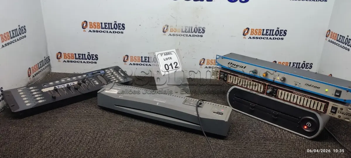 LOTE 012 - 01 EQUALIZADOR MODELO EQW 152 MARCA DATREL, 01 LAMINADORA MARCA AURORA, 01 PLASTIFICADORA MARCA COPIATIC, 01 CONTROLADORA MODELO DMX512 E 01 PROCESSADOR DE EFEITOS DE ÁUDIO MODELO OD200 MARCA ONEAL. (NO ESTADO) ATENÇÃO! FAZER A VISITAÇÃO ANTES DE ARREMATAR, NÃO SABEMOS SE FUNCIONA, LEILÃO NÃO TEM GARANTIA E NEM DEVOLUÇÃO, SUJEITO A POSSÍVEIS AVARIAS VISÍVEIS/OCULTAS E/OU AUSÊNCIA DE COMPONENTES.