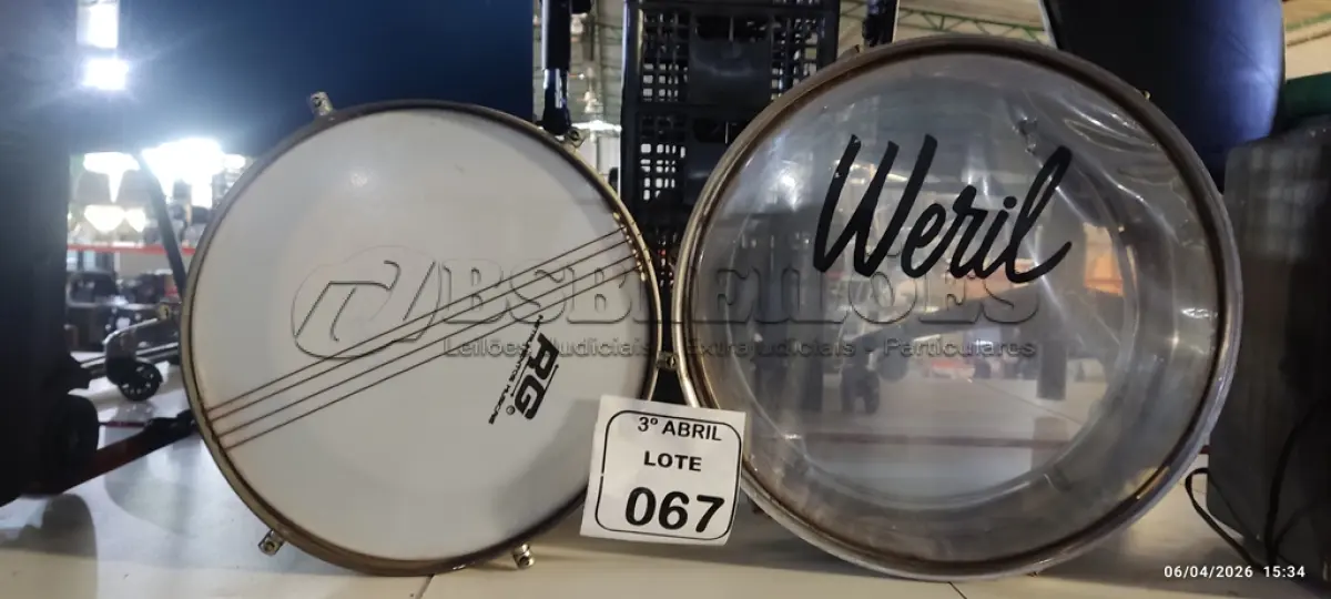 LOTE 067 - 01 TAMBORIM E 01 CAIXA DE BATERIA. (NO ESTADO) ATENÇÃO! FAZER A VISITAÇÃO ANTES DE ARREMATAR, NÃO SABEMOS SE FUNCIONA, LEILÃO NÃO TEM GARANTIA E NEM DEVOLUÇÃO, SUJEITO A POSSÍVEIS AVARIAS VISÍVEIS/OCULTAS E/OU AUSÊNCIA DE COMPONENTES.
