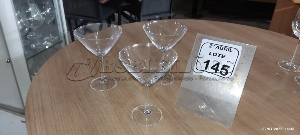 LOTE 145 - 03 TAÇAS DE CRISTAL PARA MARTINE BOHEMIA. (NO ESTADO) ATENÇÃO! FAZER A VISITAÇÃO ANTES DE ARREMATAR, NÃO SABEMOS SE FUNCIONA, LEILÃO NÃO TEM GARANTIA E NEM DEVOLUÇÃO, SUJEITO A POSSÍVEIS AVARIAS VISÍVEIS/OCULTAS E/OU AUSÊNCIA DE COMPONENTES.