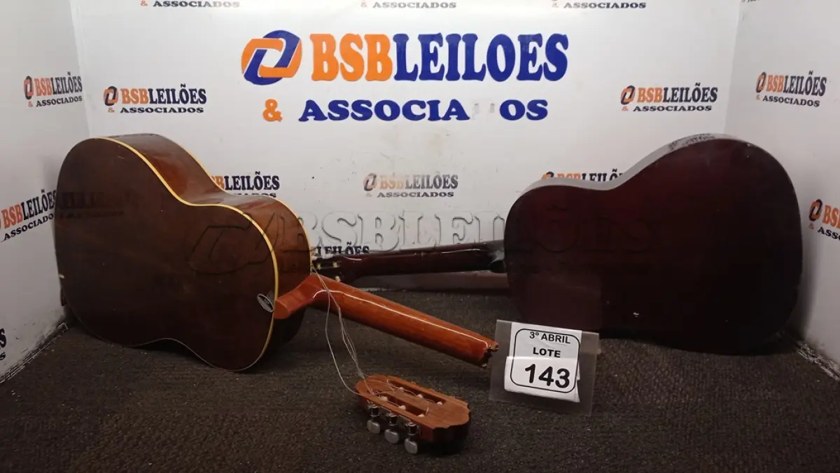 LOTE 143 - 02 VIOLÕES SENDO 01 COM AVARIAS. (NO ESTADO) ATENÇÃO! FAZER A VISITAÇÃO ANTES DE ARREMATAR, NÃO SABEMOS SE FUNCIONA, LEILÃO NÃO TEM GARANTIA E NEM DEVOLUÇÃO, SUJEITO A POSSÍVEIS AVARIAS VISÍVEIS/OCULTAS E/OU AUSÊNCIA DE COMPONENTES.