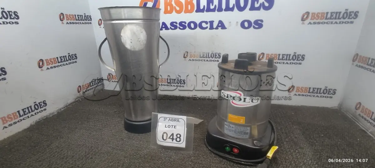LOTE 048 - 01 LIQUIDIFICADOR INDUSTRIAL BIVOLT MARCA SPOLU. (NO ESTADO) ATENÇÃO! FAZER A VISITAÇÃO ANTES DE ARREMATAR, NÃO SABEMOS SE FUNCIONA, LEILÃO NÃO TEM GARANTIA E NEM DEVOLUÇÃO, SUJEITO A POSSÍVEIS AVARIAS VISÍVEIS/OCULTAS E/OU AUSÊNCIA DE COMPONENTES.