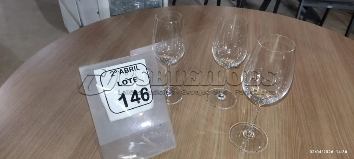 LOTE 146 - 03 TAÇAS DE CRISTAL DIVERSAS. (NO ESTADO) ATENÇÃO! FAZER A VISITAÇÃO ANTES DE ARREMATAR, NÃO SABEMOS SE FUNCIONA, LEILÃO NÃO TEM GARANTIA E NEM DEVOLUÇÃO, SUJEITO A POSSÍVEIS AVARIAS VISÍVEIS/OCULTAS E/OU AUSÊNCIA DE COMPONENTES.