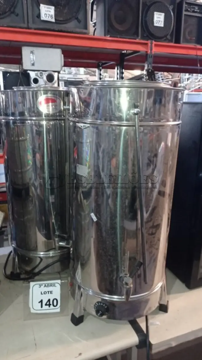 LOTE 140 - 02 CAFETEIRAS INDUSTRIAL EM INOX. (NO ESTADO) ATENÇÃO! FAZER A VISITAÇÃO ANTES DE ARREMATAR, NÃO SABEMOS SE FUNCIONA, LEILÃO NÃO TEM GARANTIA E NEM DEVOLUÇÃO, SUJEITO A POSSÍVEIS AVARIAS VISÍVEIS/OCULTAS E/OU AUSÊNCIA DE COMPONENTES.