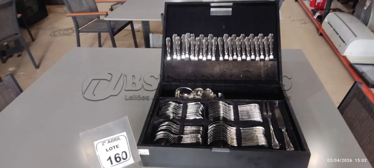 LOTE 160 - 01 FAQUEIRO EM AÇO INOX COM ESTOJO DE MADEIRA ROYAL. (NO ESTADO) ATENÇÃO! FAZER A VISITAÇÃO ANTES DE ARREMATAR, NÃO SABEMOS SE FUNCIONA, LEILÃO NÃO TEM GARANTIA E NEM DEVOLUÇÃO, SUJEITO A POSSÍVEIS AVARIAS VISÍVEIS/OCULTAS E/OU AUSÊNCIA DE COMPONENTES.