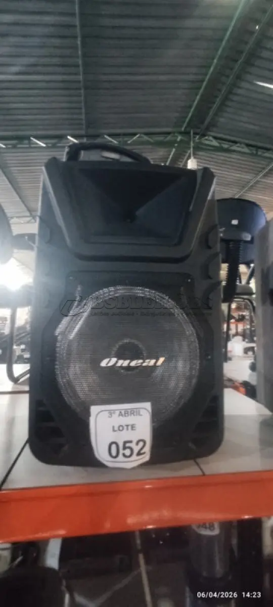 LOTE 052 - 01 CAIXA DE SOM AMPLIFICADA MARCA ONEAL. (NO ESTADO) ATENÇÃO! FAZER A VISITAÇÃO ANTES DE ARREMATAR, NÃO SABEMOS SE FUNCIONA, LEILÃO NÃO TEM GARANTIA E NEM DEVOLUÇÃO, SUJEITO A POSSÍVEIS AVARIAS VISÍVEIS/OCULTAS E/OU AUSÊNCIA DE COMPONENTES.