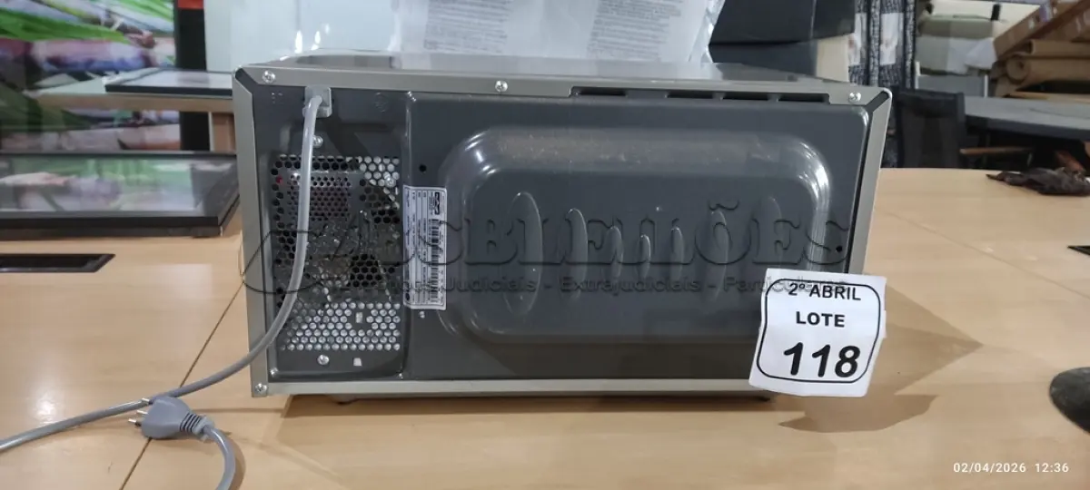 LOTE 118 - 01 MICRO-ONDAS LG 220VOLTS. (NO ESTADO) ATENÇÃO! FAZER A VISITAÇÃO ANTES DE ARREMATAR, NÃO SABEMOS SE FUNCIONA, LEILÃO NÃO TEM GARANTIA E NEM DEVOLUÇÃO, SUJEITO A POSSÍVEIS AVARIAS VISÍVEIS/OCULTAS E/OU AUSÊNCIA DE COMPONENTES.