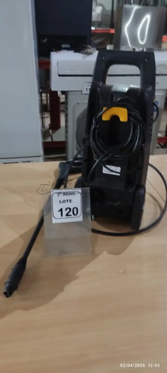LOTE 120 - 01 LAVADORA DE ALTA PRESSÃO MARCA ELECTROLUX 220V. (NO ESTADO) ATENÇÃO! FAZER A VISITAÇÃO ANTES DE ARREMATAR, NÃO SABEMOS SE FUNCIONA, LEILÃO NÃO TEM GARANTIA E NEM DEVOLUÇÃO, SUJEITO A POSSÍVEIS AVARIAS VISÍVEIS/OCULTAS E/OU AUSÊNCIA DE COMPONENTES.