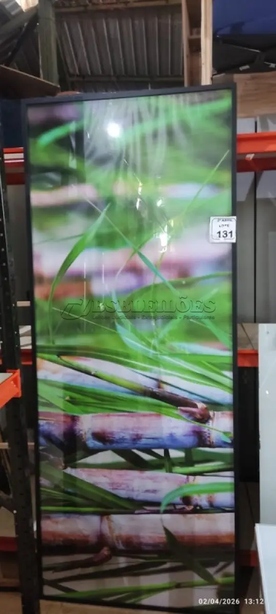 LOTE 131 - 01 MOLDURA EM MADEIRA PARA QUADRO E 01 QUADRO DECORATIVO. (NO ESTADO) ATENÇÃO! FAZER A VISITAÇÃO ANTES DE ARREMATAR, NÃO SABEMOS SE FUNCIONA, LEILÃO NÃO TEM GARANTIA E NEM DEVOLUÇÃO, SUJEITO A POSSÍVEIS AVARIAS VISÍVEIS/OCULTAS E/OU AUSÊNCIA DE COMPONENTES.
