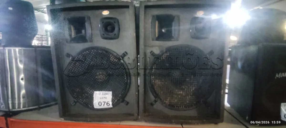 LOTE 076 - 02 CAIXAS DE SOM ALTO FALANTE. (NO ESTADO) ATENÇÃO! FAZER A VISITAÇÃO ANTES DE ARREMATAR, NÃO SABEMOS SE FUNCIONA, LEILÃO NÃO TEM GARANTIA E NEM DEVOLUÇÃO, SUJEITO A POSSÍVEIS AVARIAS VISÍVEIS/OCULTAS E/OU AUSÊNCIA DE COMPONENTES.