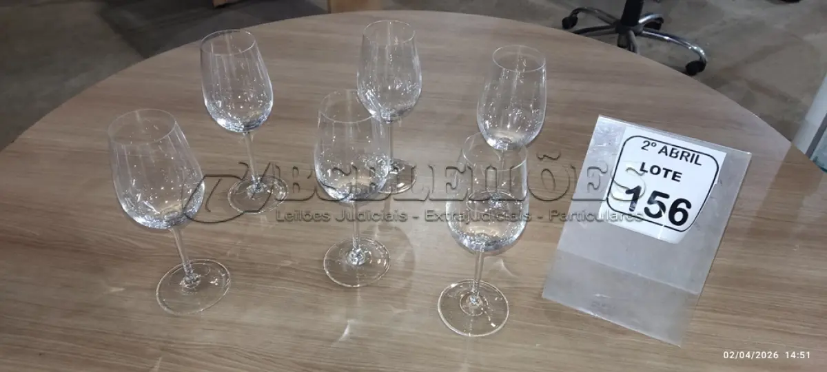 LOTE 156 - 06 TAÇAS DE CRISTAL PARA ÁGUA. (NO ESTADO) ATENÇÃO! FAZER A VISITAÇÃO ANTES DE ARREMATAR, NÃO SABEMOS SE FUNCIONA, LEILÃO NÃO TEM GARANTIA E NEM DEVOLUÇÃO, SUJEITO A POSSÍVEIS AVARIAS VISÍVEIS/OCULTAS E/OU AUSÊNCIA DE COMPONENTES.