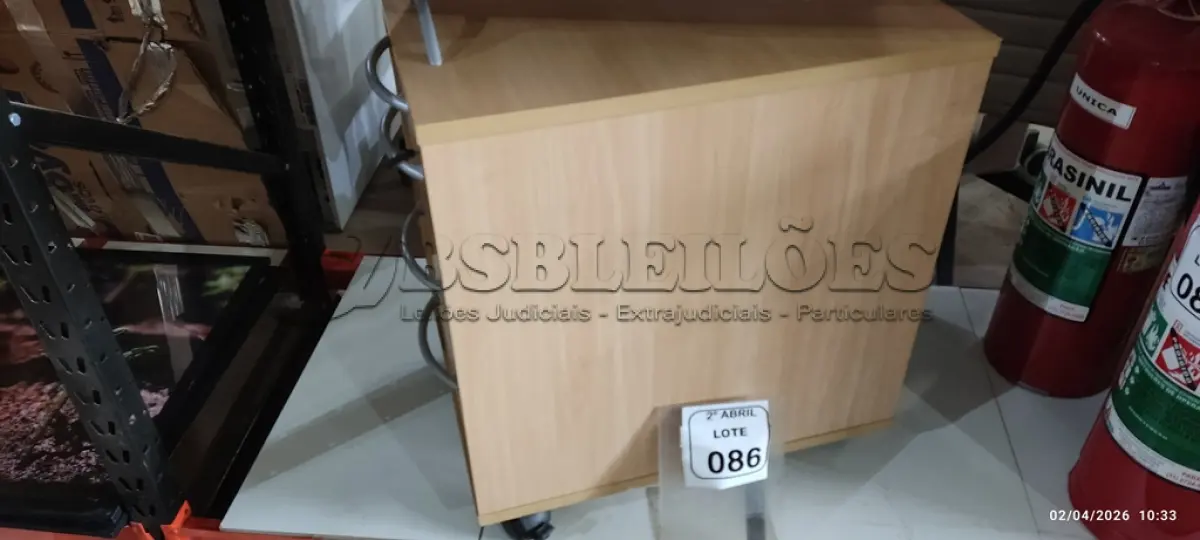 LOTE 086 - 01 GAVETEIRO EM MADEIRA NA COR BEGE CLARO COM 03 GAVETAS. (NO ESTADO) ATENÇÃO! FAZER A VISITAÇÃO ANTES DE ARREMATAR, NÃO SABEMOS SE FUNCIONA, LEILÃO NÃO TEM GARANTIA E NEM DEVOLUÇÃO, SUJEITO A POSSÍVEIS AVARIAS VISÍVEIS/OCULTAS E/OU AUSÊNCIA DE COMPONENTES.