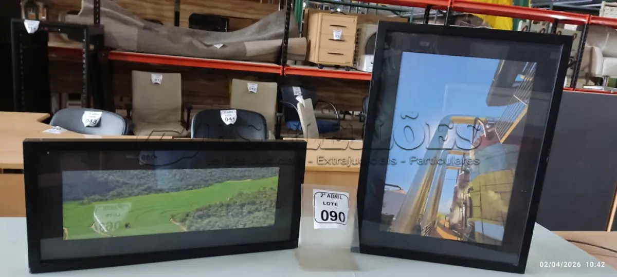 LOTE 090 - 02 QUADROS PEQUENOS DECORATIVOS. (NO ESTADO) ATENÇÃO! FAZER A VISITAÇÃO ANTES DE ARREMATAR, NÃO SABEMOS SE FUNCIONA, LEILÃO NÃO TEM GARANTIA E NEM DEVOLUÇÃO, SUJEITO A POSSÍVEIS AVARIAS VISÍVEIS/OCULTAS E/OU AUSÊNCIA DE COMPONENTES.