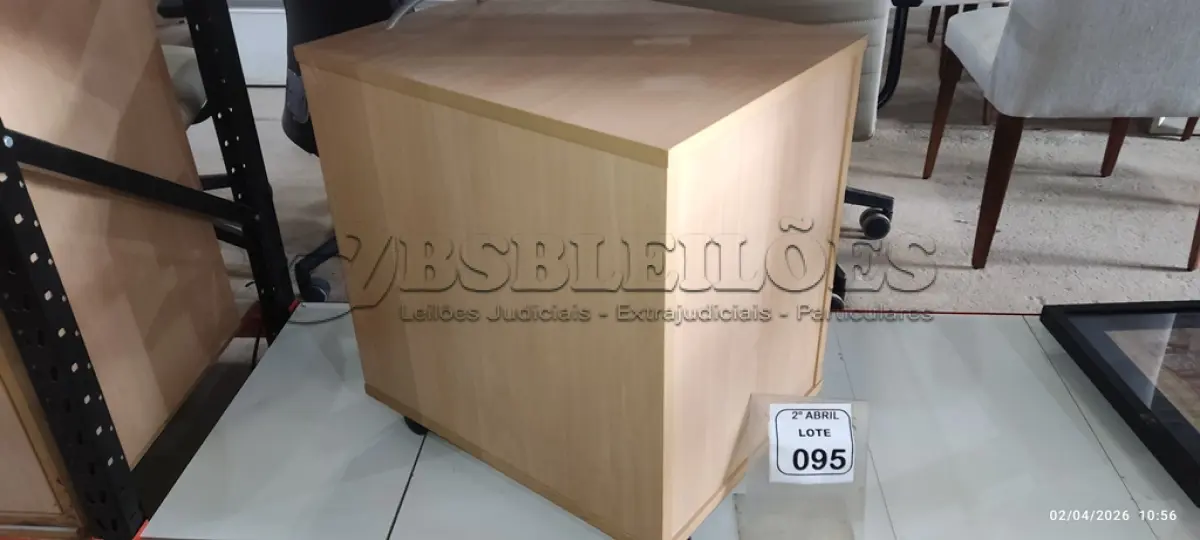LOTE 095 - 01 GAVETEIRO EM MADEIRA NA COR BEGE CLARO COM 03 GAVETAS. (NO ESTADO) ATENÇÃO! FAZER A VISITAÇÃO ANTES DE ARREMATAR, NÃO SABEMOS SE FUNCIONA, LEILÃO NÃO TEM GARANTIA E NEM DEVOLUÇÃO, SUJEITO A POSSÍVEIS AVARIAS VISÍVEIS/OCULTAS E/OU AUSÊNCIA DE COMPONENTES.