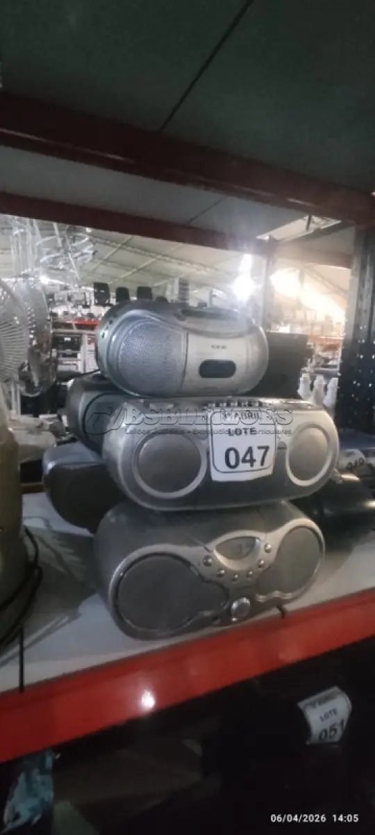 LOTE 047 - 06 APARELHOS DE SOM PORTÁTEIS DE MARCAS E MODELOS DIVERSOS. (NO ESTADO) ATENÇÃO! FAZER A VISITAÇÃO ANTES DE ARREMATAR, NÃO SABEMOS SE FUNCIONA, LEILÃO NÃO TEM GARANTIA E NEM DEVOLUÇÃO, SUJEITO A POSSÍVEIS AVARIAS VISÍVEIS/OCULTAS E/OU AUSÊNCIA DE COMPONENTES.