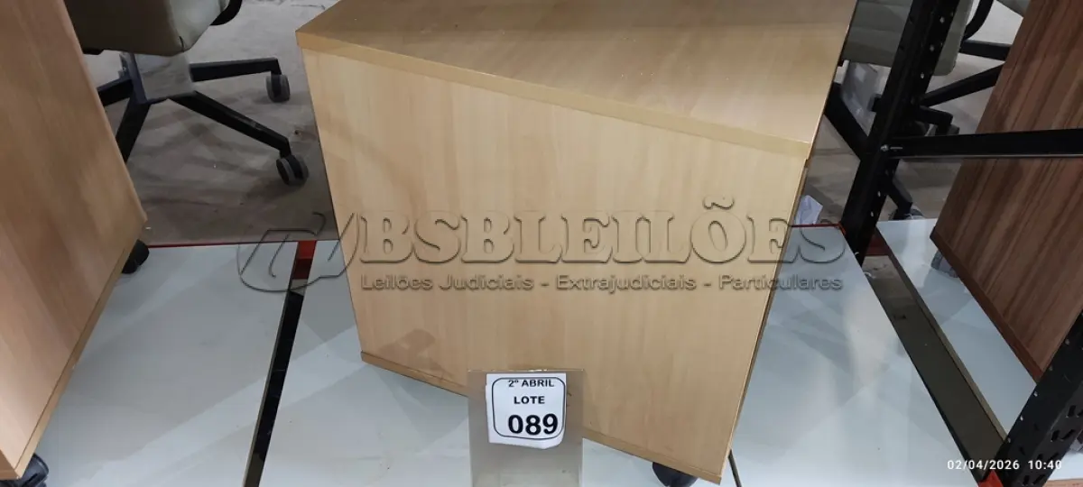 LOTE 089 - 01 GAVETEIRO EM MADEIRA NA COR BEGE CLARO COM 03 GAVETAS. (NO ESTADO) ATENÇÃO! FAZER A VISITAÇÃO ANTES DE ARREMATAR, NÃO SABEMOS SE FUNCIONA, LEILÃO NÃO TEM GARANTIA E NEM DEVOLUÇÃO, SUJEITO A POSSÍVEIS AVARIAS VISÍVEIS/OCULTAS E/OU AUSÊNCIA DE COMPONENTES.