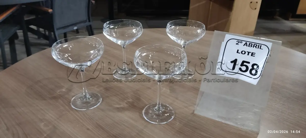 LOTE 158 - 04 TAÇAS DE CRISTAL MARIA ANTONIETA. (NO ESTADO) ATENÇÃO! FAZER A VISITAÇÃO ANTES DE ARREMATAR, NÃO SABEMOS SE FUNCIONA, LEILÃO NÃO TEM GARANTIA E NEM DEVOLUÇÃO, SUJEITO A POSSÍVEIS AVARIAS VISÍVEIS/OCULTAS E/OU AUSÊNCIA DE COMPONENTES.