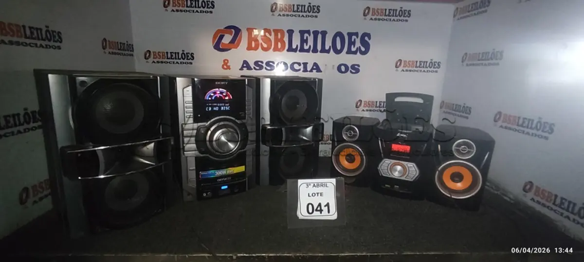 LOTE 041 - 01 MICRO SYSTEM COM CAIXAS ACOPLADAS MARCA LENOXX E 01 MICRO SYSTEM COM 02 CAIXAS DE SOM MARCA SONY. (NO ESTADO) ATENÇÃO! FAZER A VISITAÇÃO ANTES DE ARREMATAR, NÃO SABEMOS SE FUNCIONA, LEILÃO NÃO TEM GARANTIA E NEM DEVOLUÇÃO, SUJEITO A POSSÍVEIS AVARIAS VISÍVEIS/OCULTAS E/OU AUSÊNCIA DE COMPONENTES.