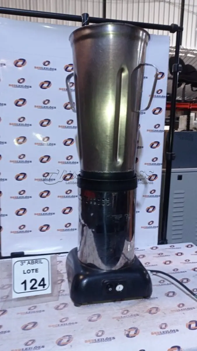LOTE 124 - 01 BASE DE LIQUIDIFICADOR INDUSTRIAL E UM COPO DE LIQUIDIFICADOR INDUSTRIAL. (NO ESTADO) ATENÇÃO! FAZER A VISITAÇÃO ANTES DE ARREMATAR, NÃO SABEMOS SE FUNCIONA, LEILÃO NÃO TEM GARANTIA E NEM DEVOLUÇÃO, SUJEITO A POSSÍVEIS AVARIAS VISÍVEIS/OCULTAS E/OU AUSÊNCIA DE COMPONENTES.