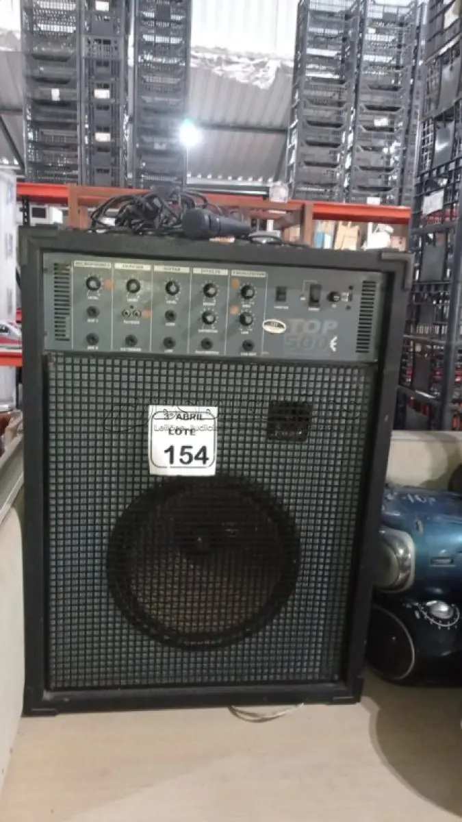 LOTE 154 - 01 CAIXA DE SOM AMPLIADORA MODELO TOP 500 MARCA STANER. (NO ESTADO) ATENÇÃO! FAZER A VISITAÇÃO ANTES DE ARREMATAR, NÃO SABEMOS SE FUNCIONA, LEILÃO NÃO TEM GARANTIA E NEM DEVOLUÇÃO, SUJEITO A POSSÍVEIS AVARIAS VISÍVEIS/OCULTAS E/OU AUSÊNCIA DE COMPONENTES.