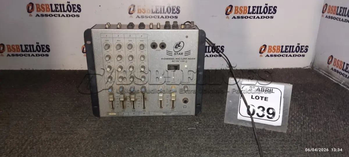 LOTE 039 - 01 MESA DE SOM AC-DC 12V MARCA STAR. (NO ESTADO) ATENÇÃO! FAZER A VISITAÇÃO ANTES DE ARREMATAR, NÃO SABEMOS SE FUNCIONA, LEILÃO NÃO TEM GARANTIA E NEM DEVOLUÇÃO, SUJEITO A POSSÍVEIS AVARIAS VISÍVEIS/OCULTAS E/OU AUSÊNCIA DE COMPONENTES.