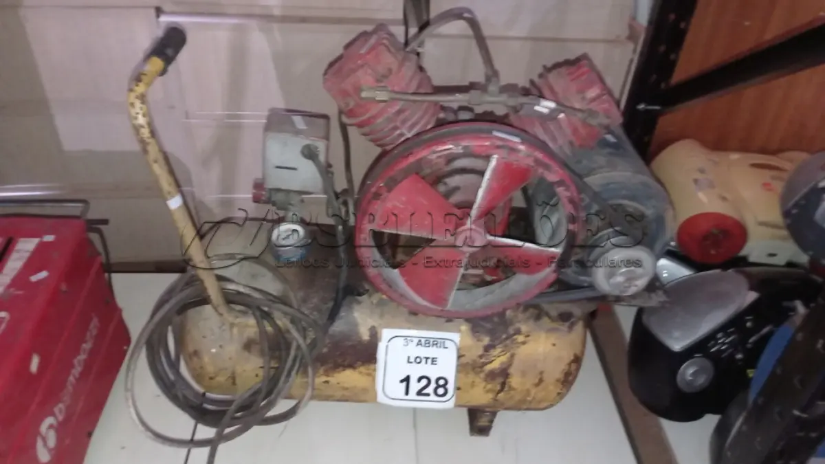 LOTE 128 - 01 COMPRESSOR DE AR 374 CV. (NO ESTADO) ATENÇÃO! FAZER A VISITAÇÃO ANTES DE ARREMATAR, NÃO SABEMOS SE FUNCIONA, LEILÃO NÃO TEM GARANTIA E NEM DEVOLUÇÃO, SUJEITO A POSSÍVEIS AVARIAS VISÍVEIS/OCULTAS E/OU AUSÊNCIA DE COMPONENTES.