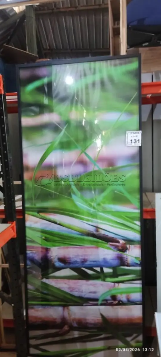 LOTE 131 - 01 MOLDURA EM MADEIRA PARA QUADRO E 01 QUADRO DECORATIVO. (NO ESTADO) ATENÇÃO! FAZER A VISITAÇÃO ANTES DE ARREMATAR, NÃO SABEMOS SE FUNCIONA, LEILÃO NÃO TEM GARANTIA E NEM DEVOLUÇÃO, SUJEITO A POSSÍVEIS AVARIAS VISÍVEIS/OCULTAS E/OU AUSÊNCIA DE COMPONENTES.
