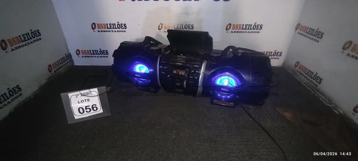LOTE 056 - 01 MINI SYSTEM PHILCO COM CAIXAS ACOPLADAS. (NO ESTADO) ATENÇÃO! FAZER A VISITAÇÃO ANTES DE ARREMATAR, NÃO SABEMOS SE FUNCIONA, LEILÃO NÃO TEM GARANTIA E NEM DEVOLUÇÃO, SUJEITO A POSSÍVEIS AVARIAS VISÍVEIS/OCULTAS E/OU AUSÊNCIA DE COMPONENTES.