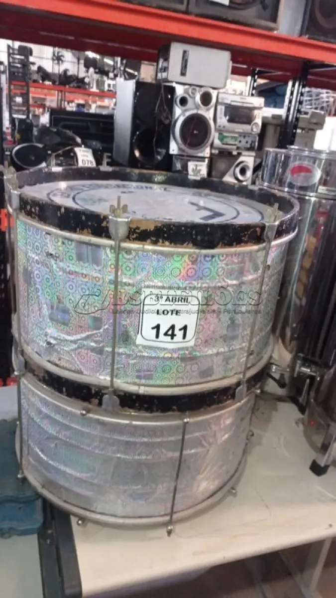 LOTE 141 - 02 SURDOS DE PERCUSSÃO. (NO ESTADO) ATENÇÃO! FAZER A VISITAÇÃO ANTES DE ARREMATAR, NÃO SABEMOS SE FUNCIONA, LEILÃO NÃO TEM GARANTIA E NEM DEVOLUÇÃO, SUJEITO A POSSÍVEIS AVARIAS VISÍVEIS/OCULTAS E/OU AUSÊNCIA DE COMPONENTES.