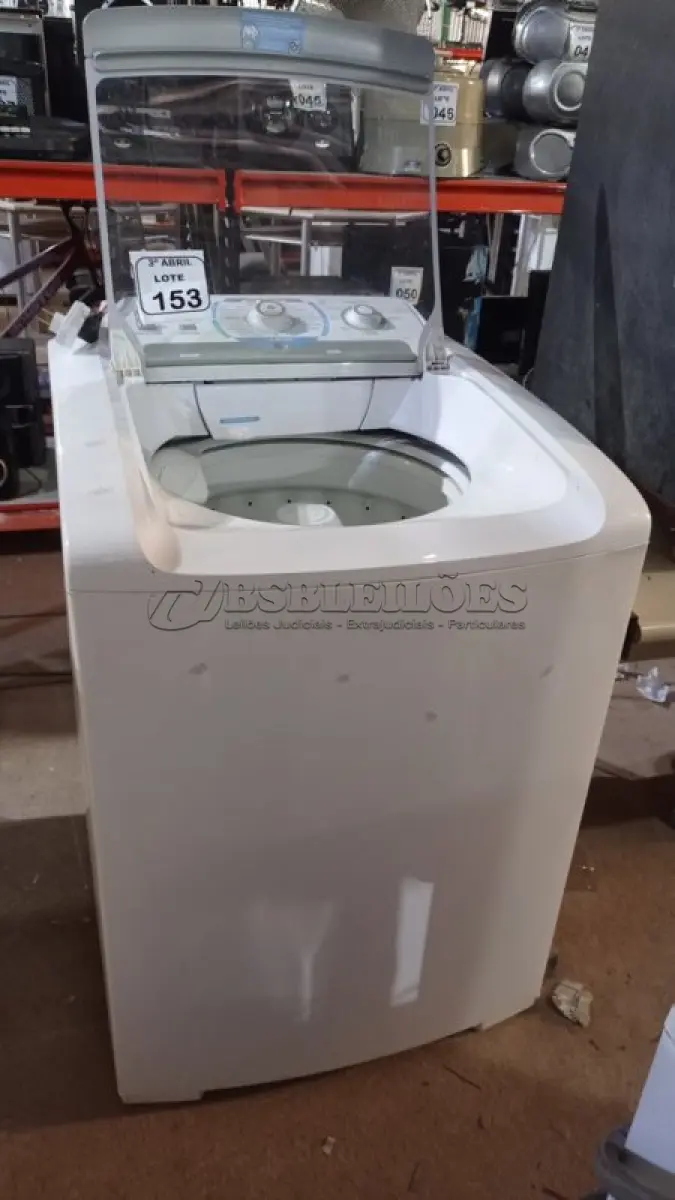 LOTE 153 - 01 MÁQUINA DE LAVAR ROUPAS 220V 12 KG MARCA ELECTROLUX. (NO ESTADO) ATENÇÃO! FAZER A VISITAÇÃO ANTES DE ARREMATAR, NÃO SABEMOS SE FUNCIONA, LEILÃO NÃO TEM GARANTIA E NEM DEVOLUÇÃO, SUJEITO A POSSÍVEIS AVARIAS VISÍVEIS/OCULTAS E/OU AUSÊNCIA DE COMPONENTES.