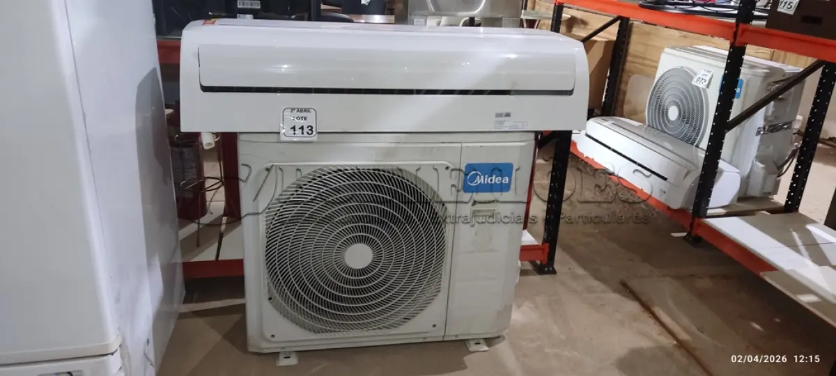 LOTE 113 - 01 AR CONDICIONADO MIDEA INVERTER 33.000 BTUS. (NO ESTADO) ATENÇÃO! FAZER A VISITAÇÃO ANTES DE ARREMATAR, NÃO SABEMOS SE FUNCIONA, LEILÃO NÃO TEM GARANTIA E NEM DEVOLUÇÃO, SUJEITO A POSSÍVEIS AVARIAS VISÍVEIS/OCULTAS E/OU AUSÊNCIA DE COMPONENTES.