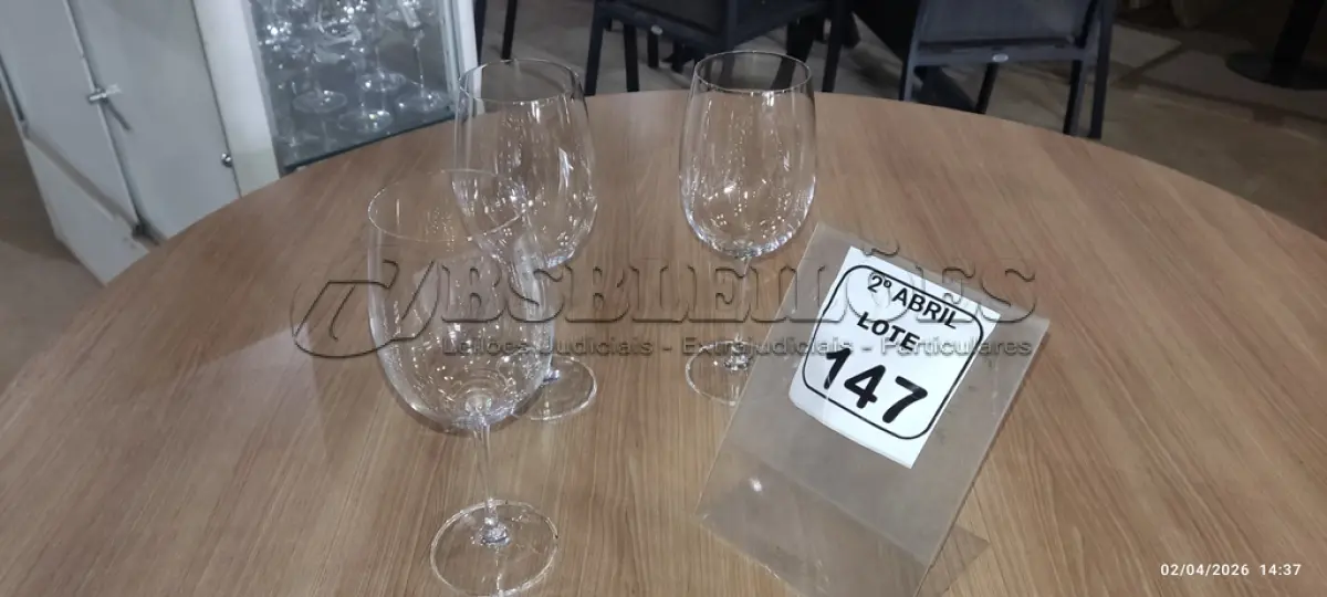 LOTE 147 - 03 TAÇAS DE CRISTAL PARA VINHOS. (NO ESTADO) ATENÇÃO! FAZER A VISITAÇÃO ANTES DE ARREMATAR, NÃO SABEMOS SE FUNCIONA, LEILÃO NÃO TEM GARANTIA E NEM DEVOLUÇÃO, SUJEITO A POSSÍVEIS AVARIAS VISÍVEIS/OCULTAS E/OU AUSÊNCIA DE COMPONENTES.